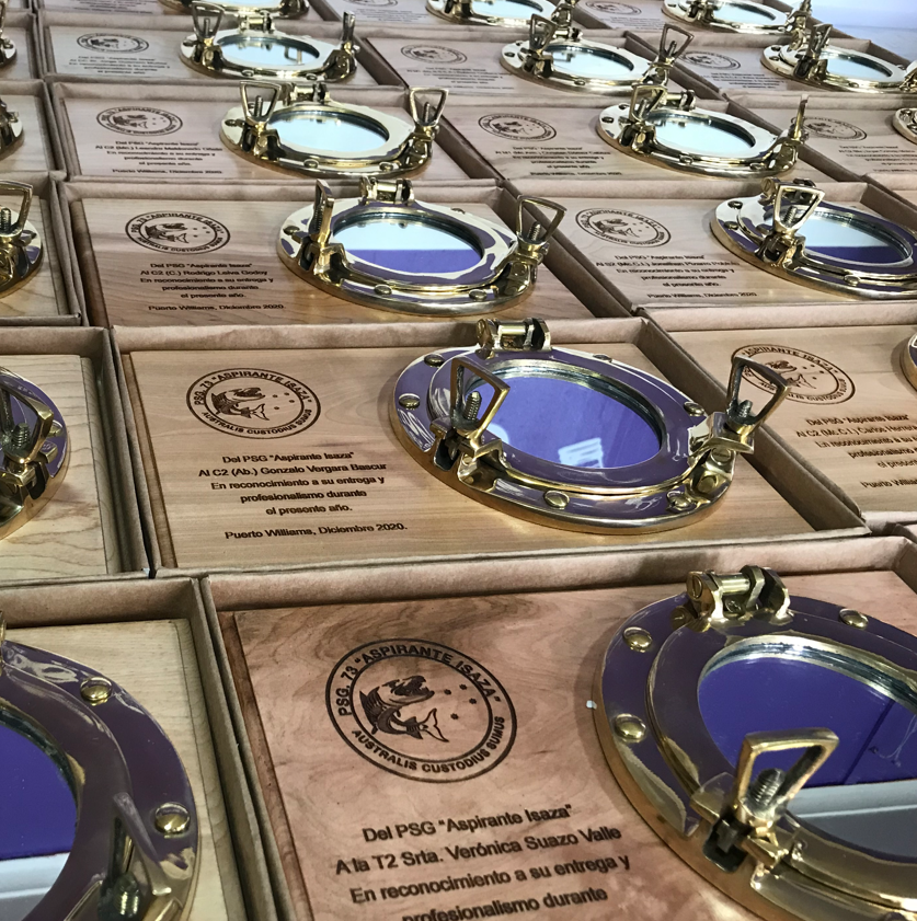 regalo armada de chile nautico claraboya de bronce grabado laser